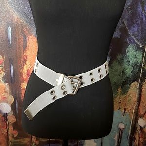 Metal made hole belt